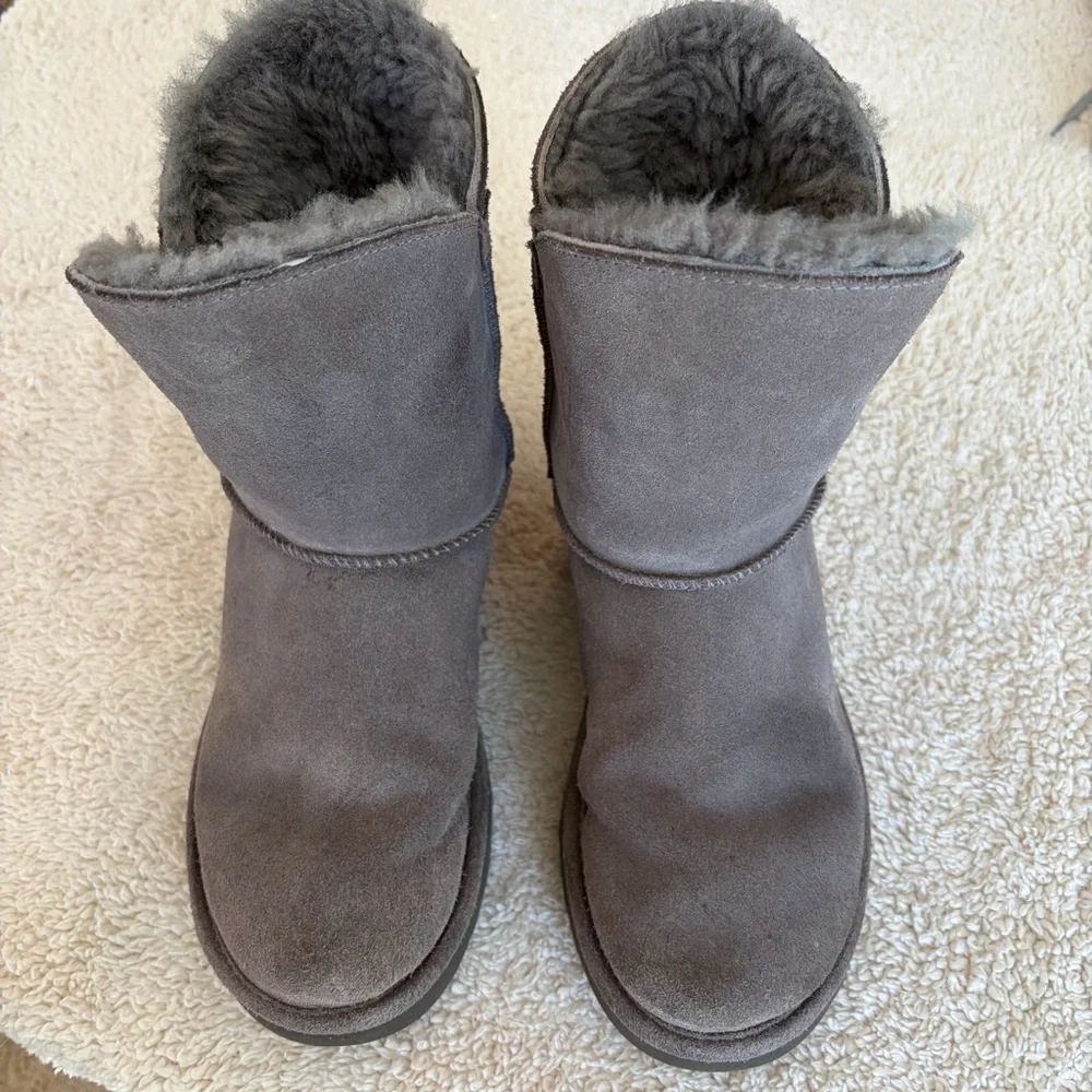 UGG Womens 8 Gray‎ Sheepskin Suede Winter Boots Fur Lined